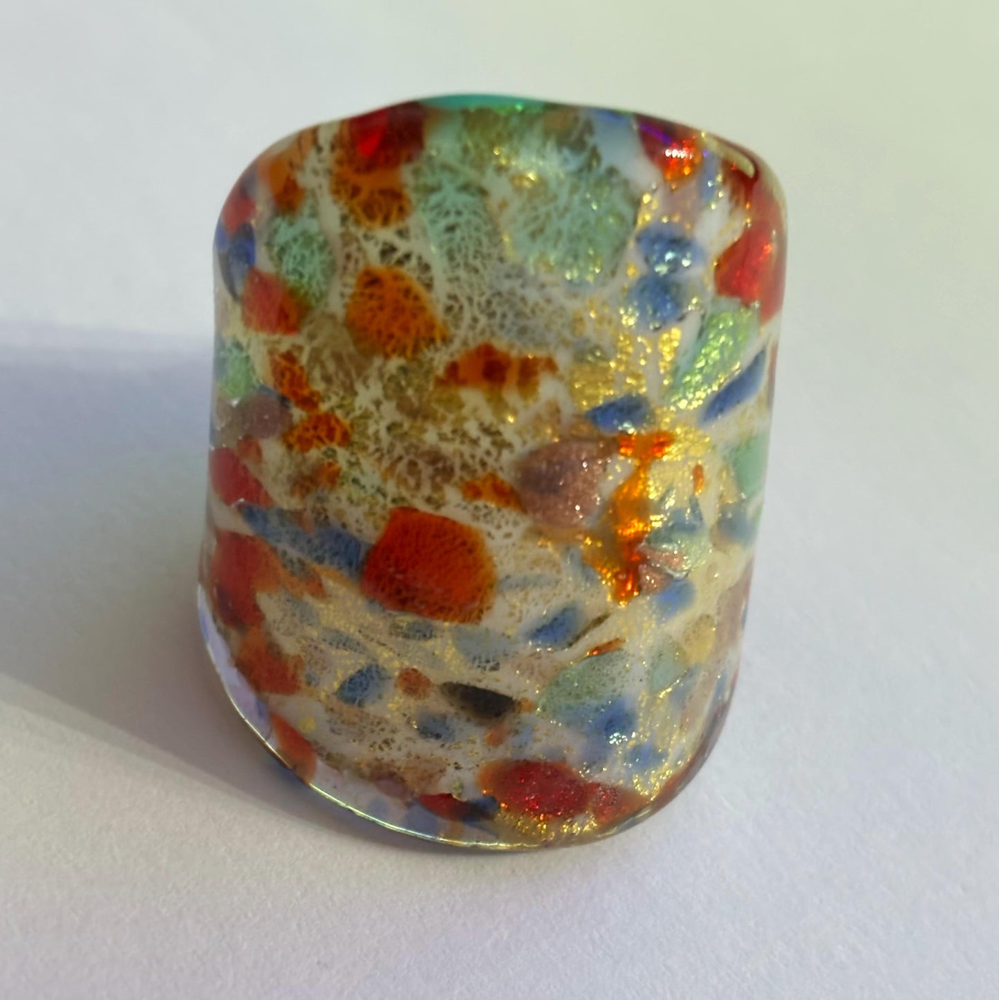 UNICO PEZZO 1,6 cm - Anello arlecchino a fascia larga, in vetro di Murano lavorato a lume.