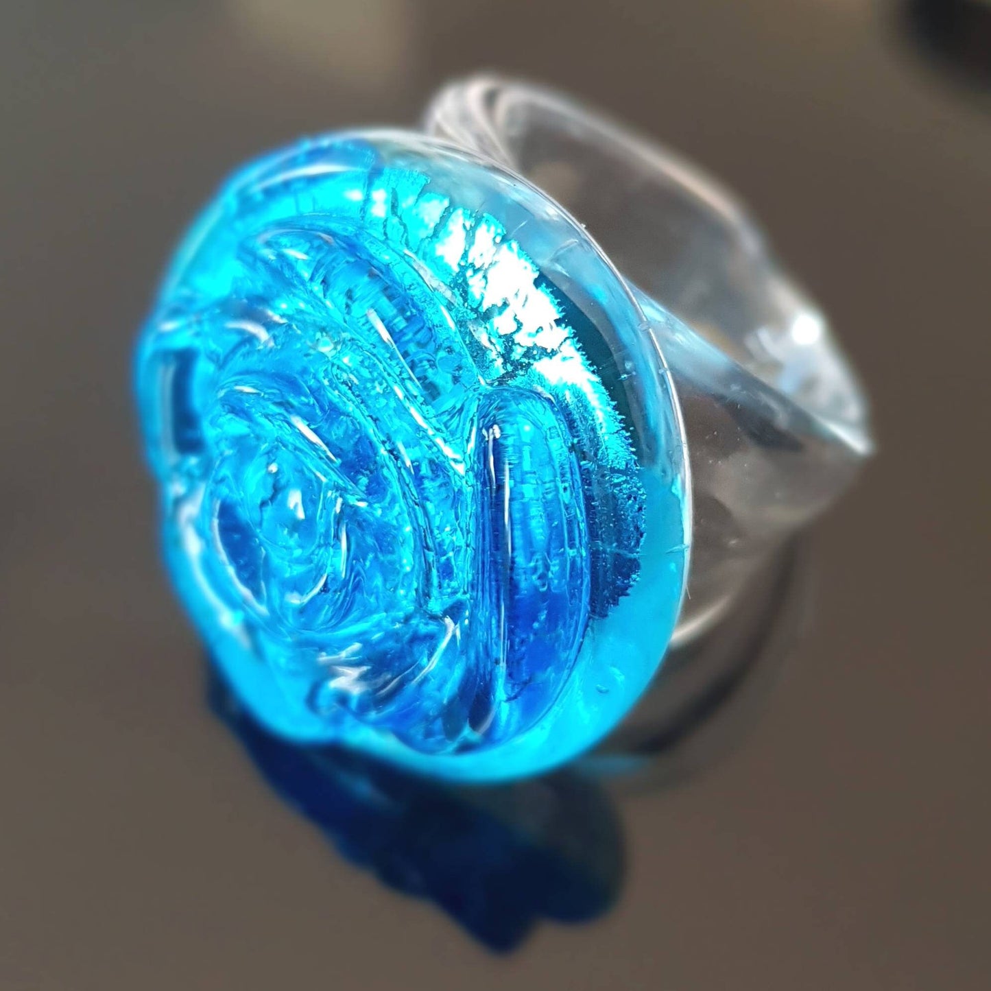 Anello ROSE in vetro di Murano lavorato a lume acquamare trasparente con foglia argento.