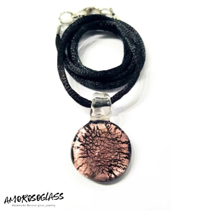 Pendente medaglietta in vetro di Murano lavorato a lume con foglia argento.