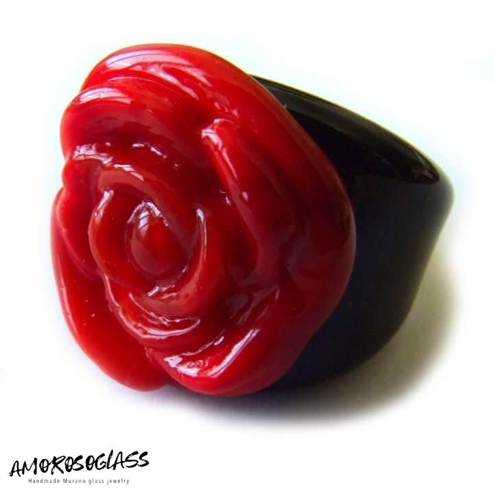 Anello ROSE in vetro di Murano lavorato a lume.