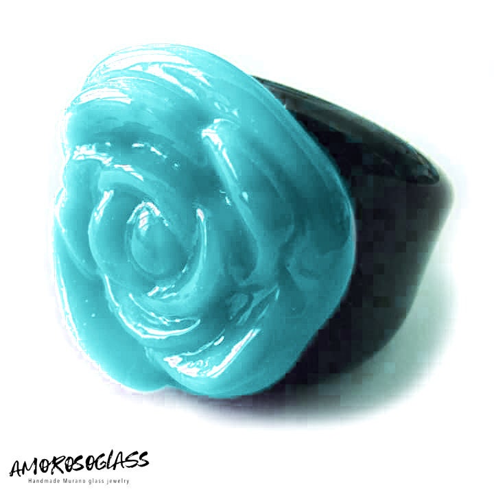 Anello ROSE in vetro di Murano lavorato a lume.