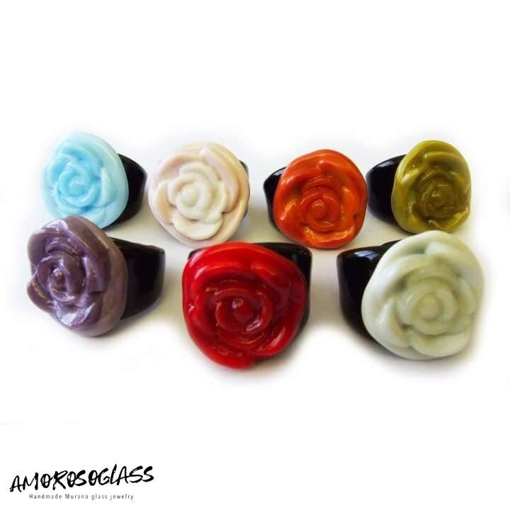 Anello ROSE in vetro di Murano lavorato a lume.