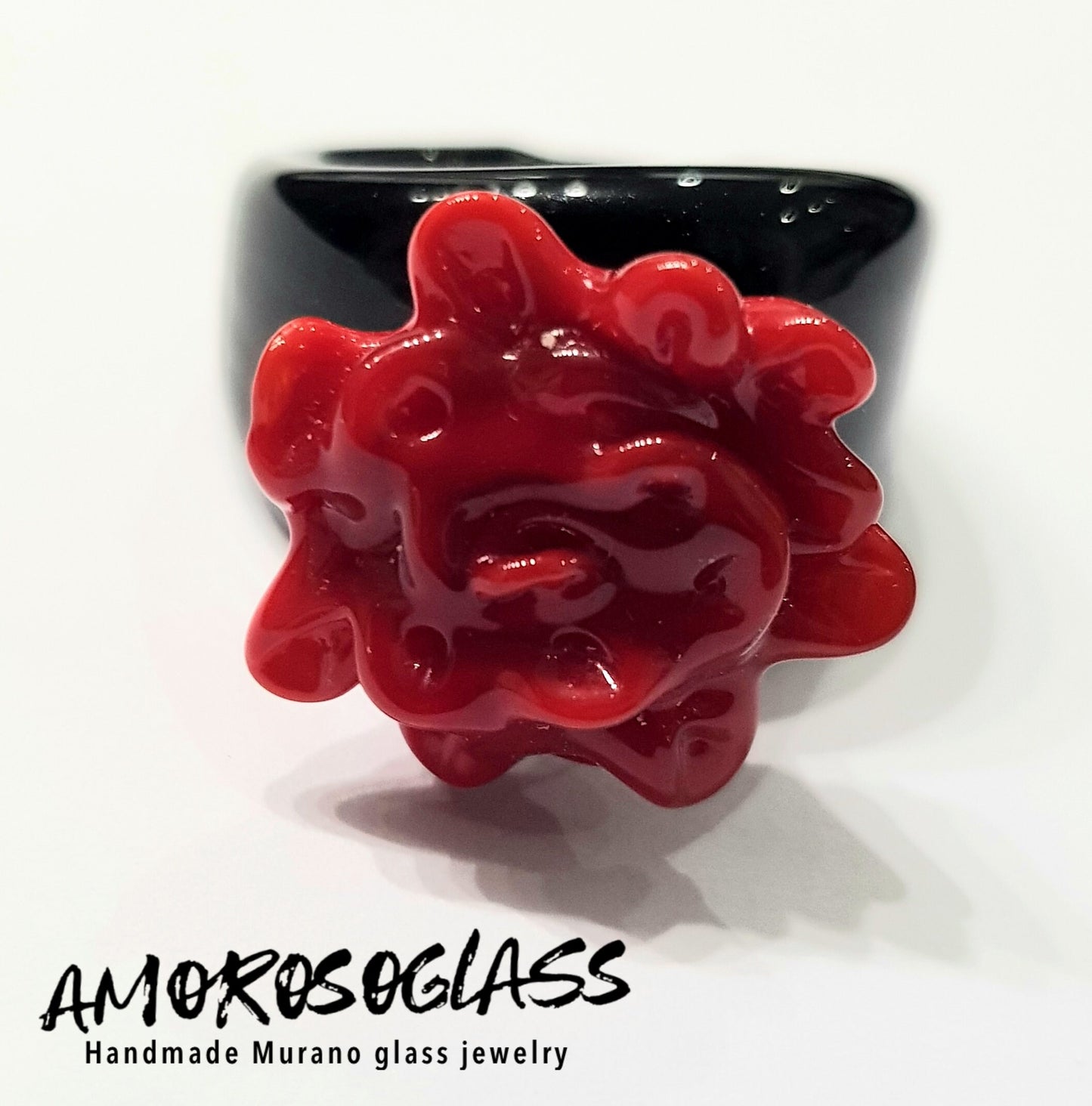 Anello GOTHIC ROSE - con rosa rossa in vetro di Murano lavorato a lume.