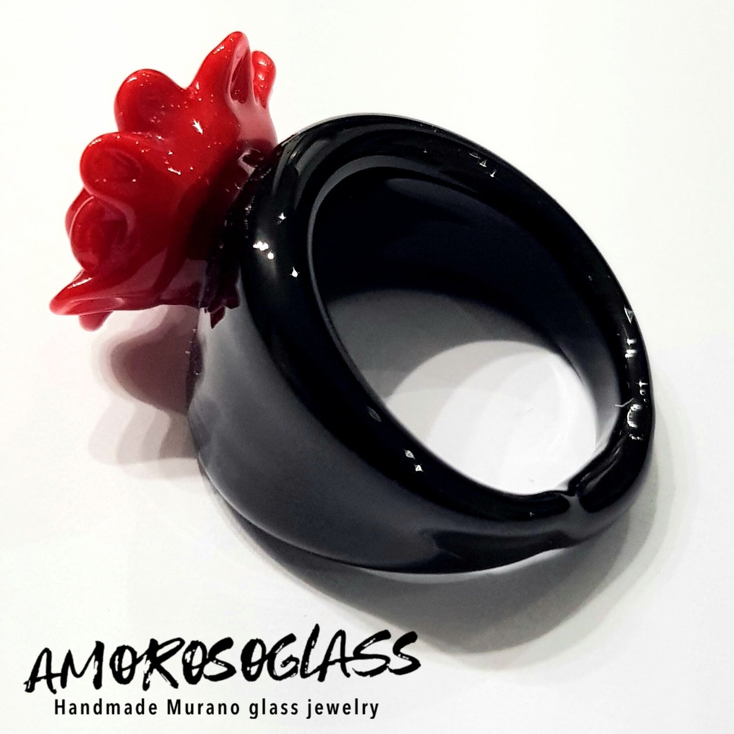 Anello GOTHIC ROSE - con rosa rossa in vetro di Murano lavorato a lume.