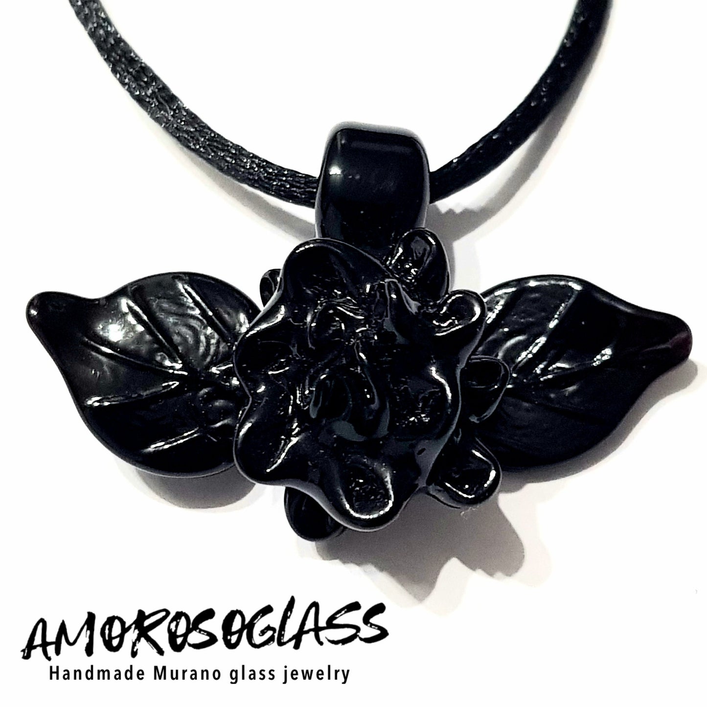 GOTHIC ROSE - rosa nera con fogliette ai lati, in vetro di Murano lavorato a lume.