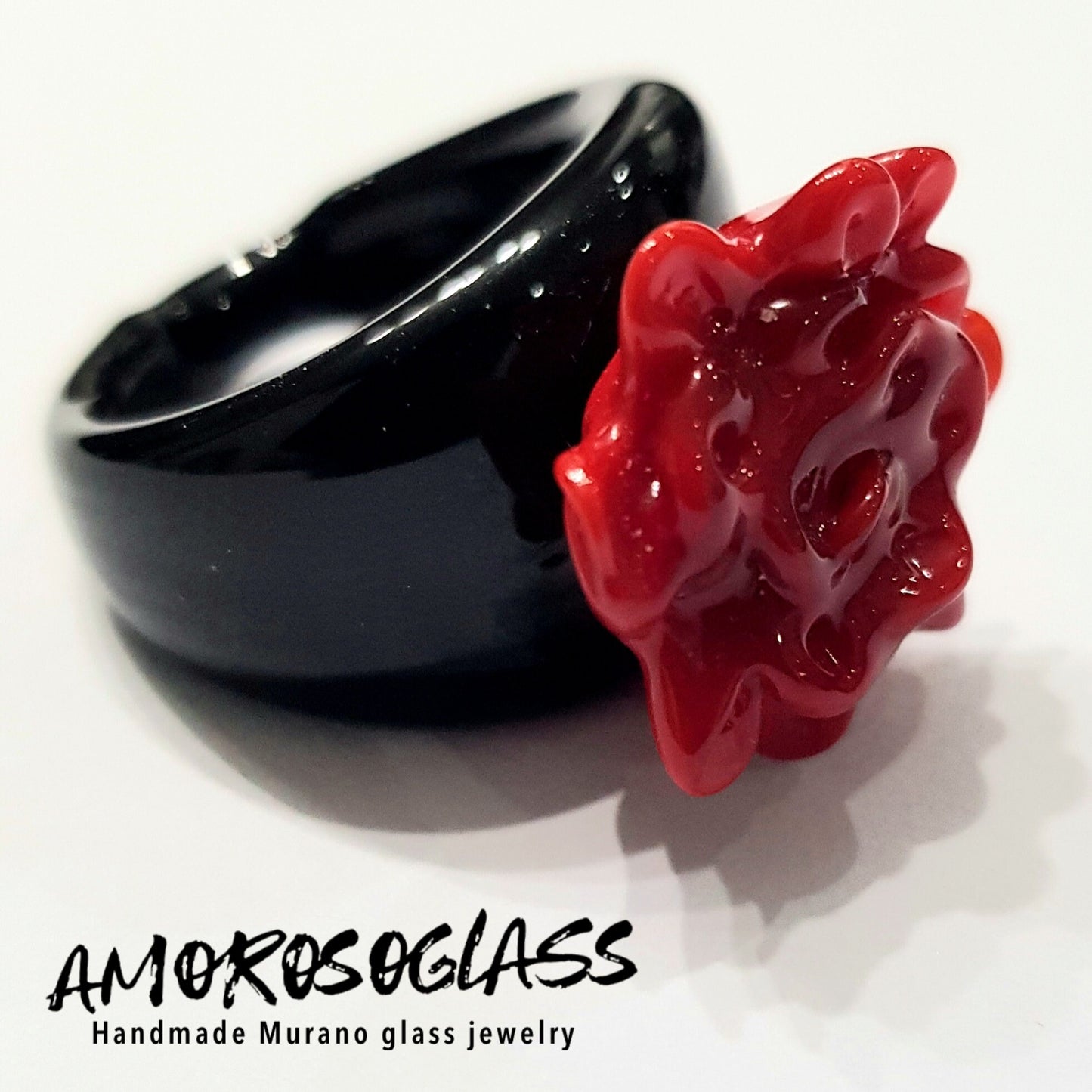 Anello GOTHIC ROSE - con rosa rossa in vetro di Murano lavorato a lume.