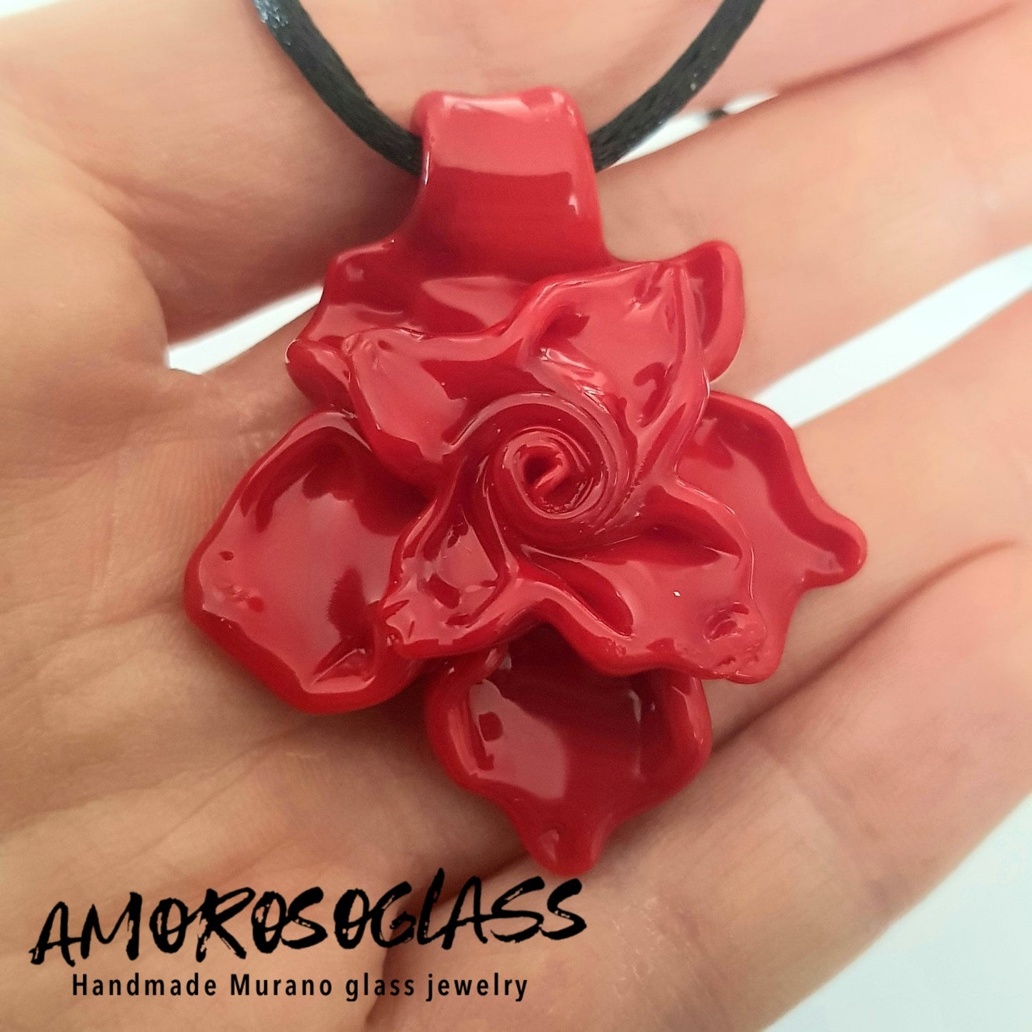 FIORE ROSSO, in vetro di Murano lavorato a lume.