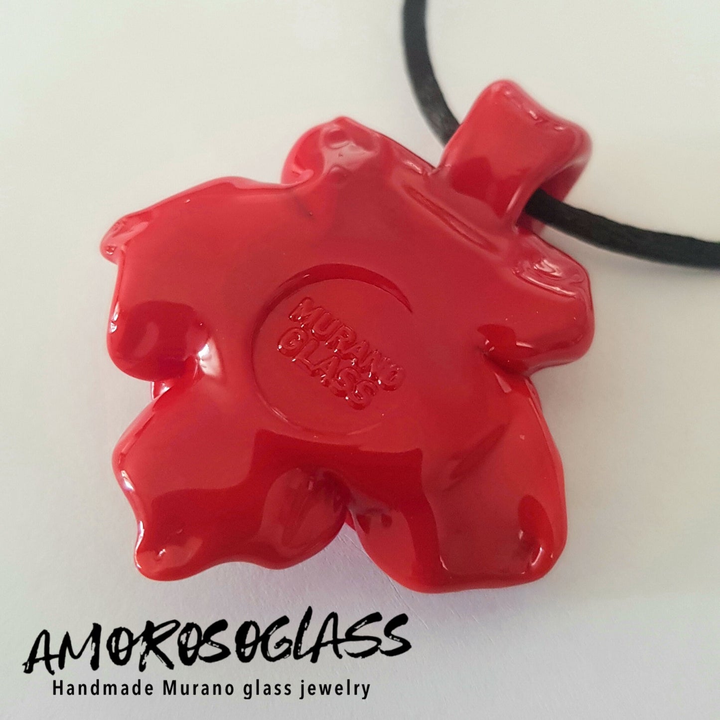 FIORE ROSSO, in vetro di Murano lavorato a lume.