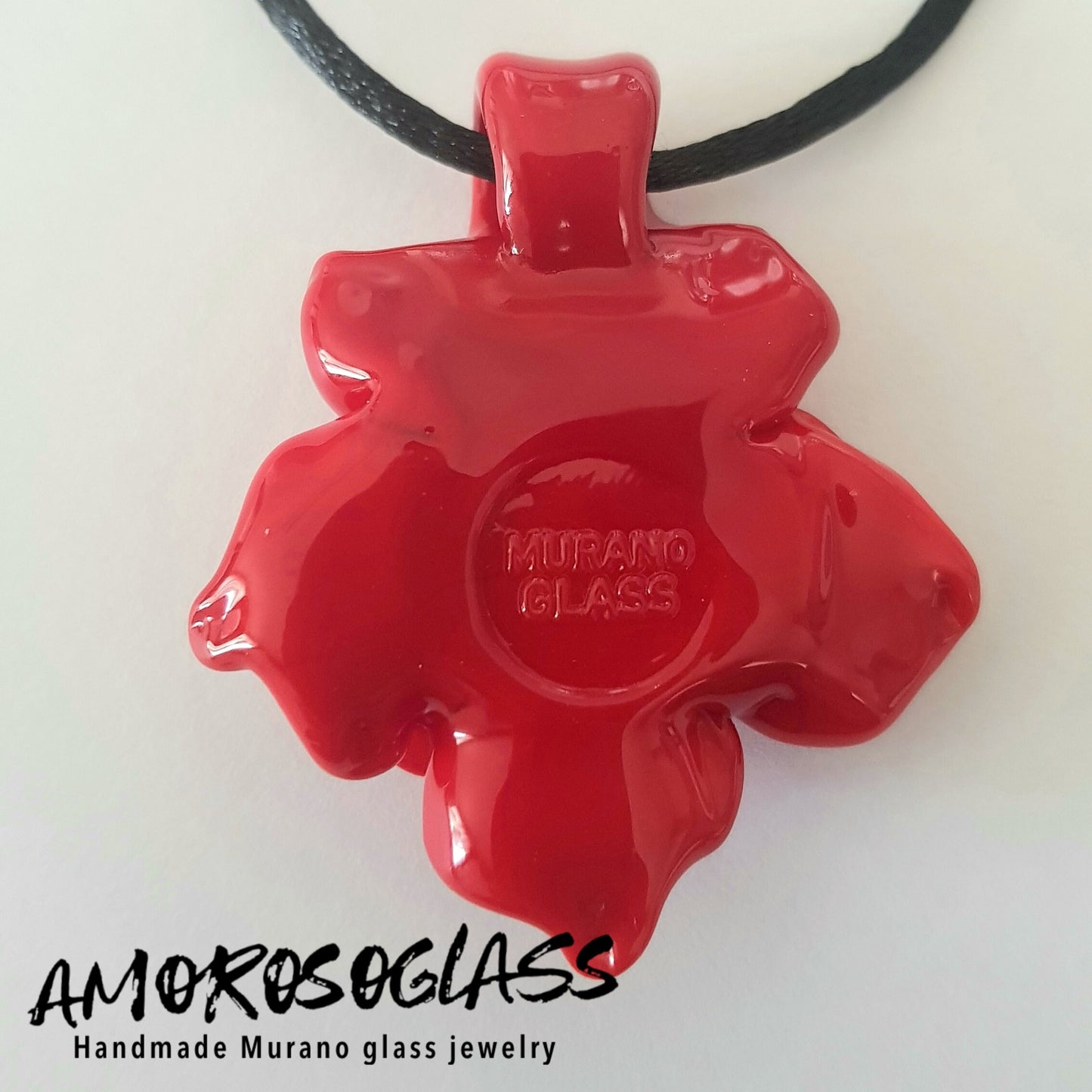 FIORE ROSSO, in vetro di Murano lavorato a lume.