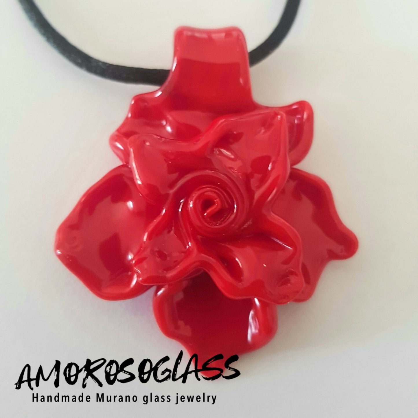 FIORE ROSSO, in vetro di Murano lavorato a lume.
