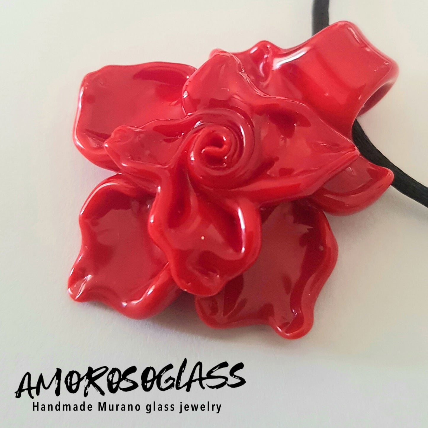 FIORE ROSSO, in vetro di Murano lavorato a lume.