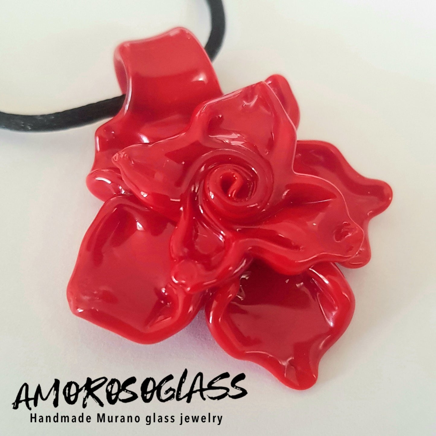 FIORE ROSSO, in vetro di Murano lavorato a lume.