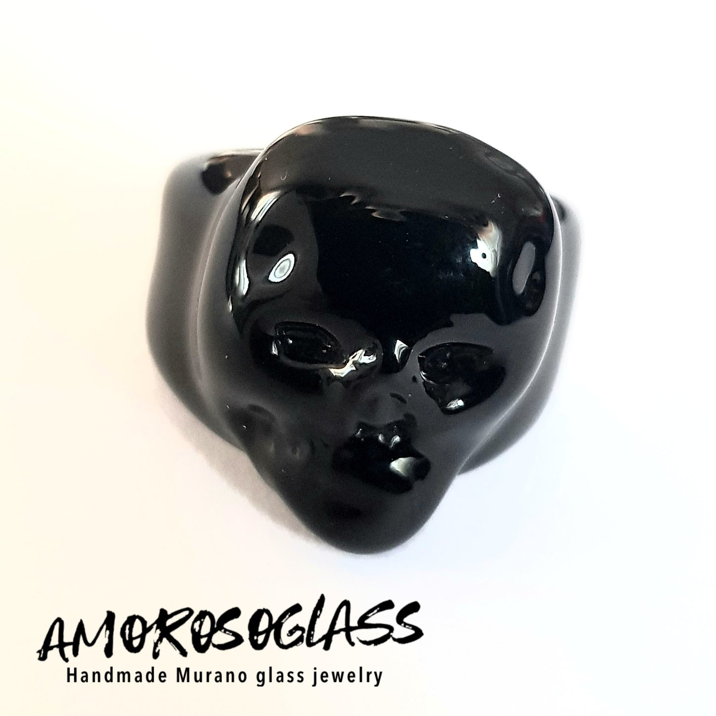 Anello TESCHIO in vetro di Murano colore nero.
