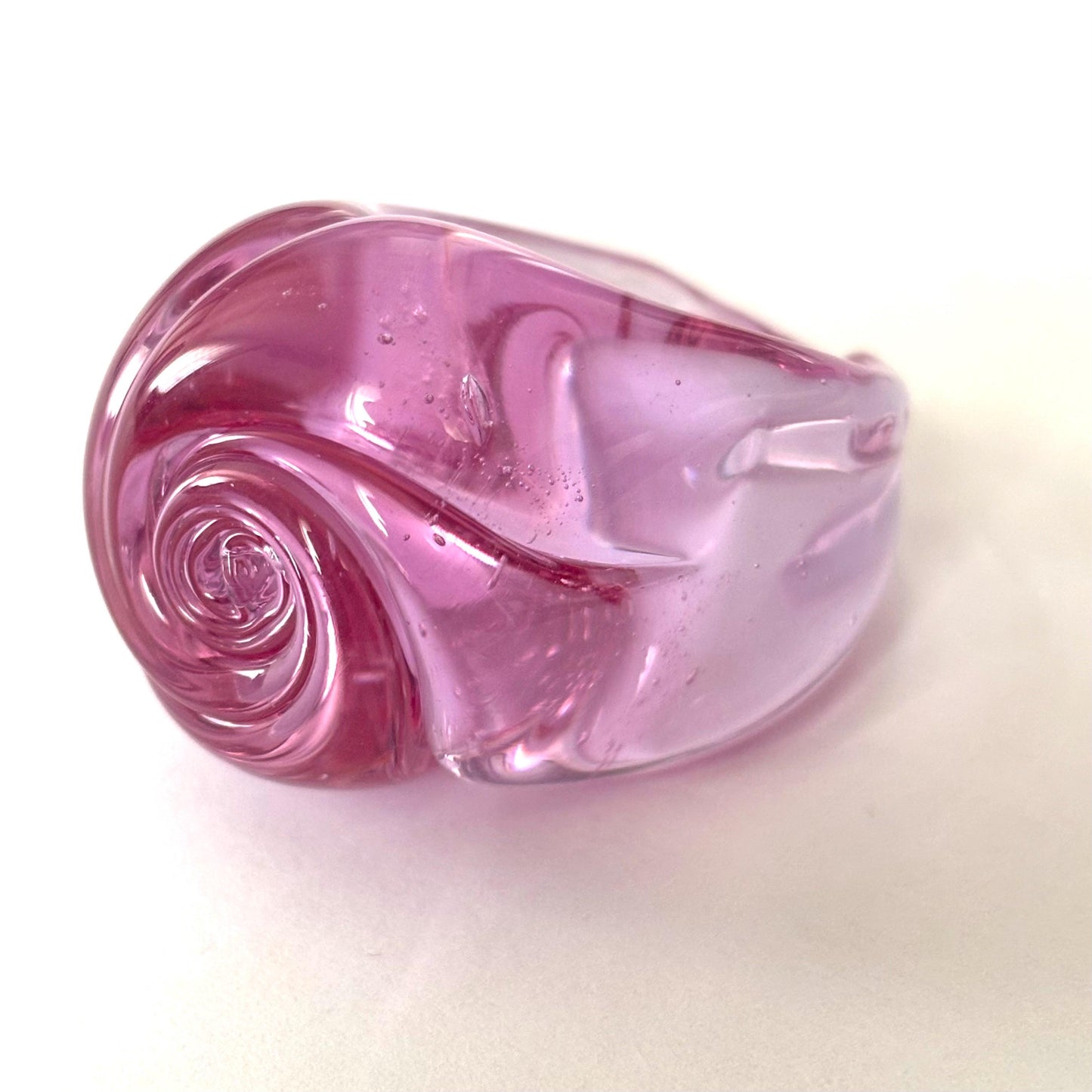 Anello BOCCIOLO in vetro di Murano colore rosato trasparente.