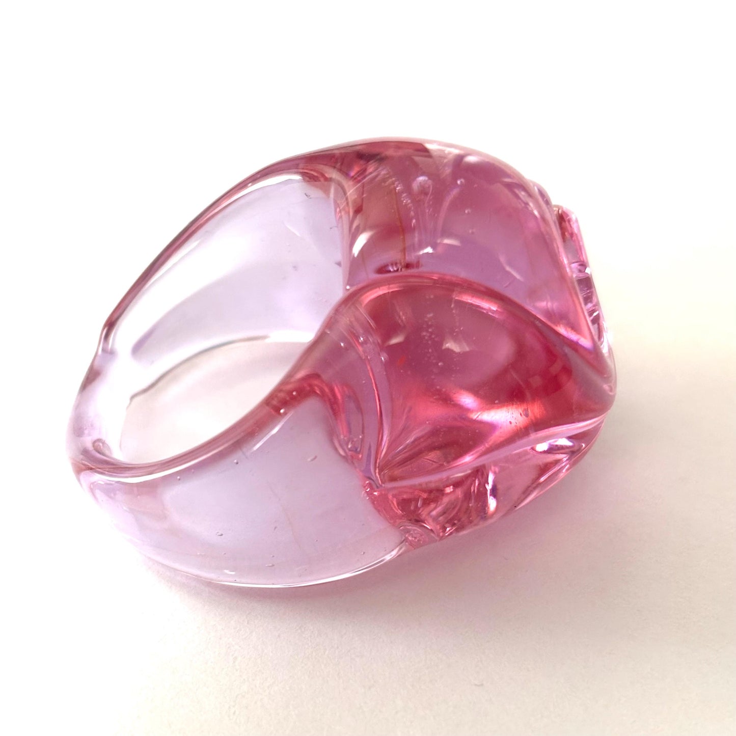 Anello BOCCIOLO in vetro di Murano colore rosato trasparente.