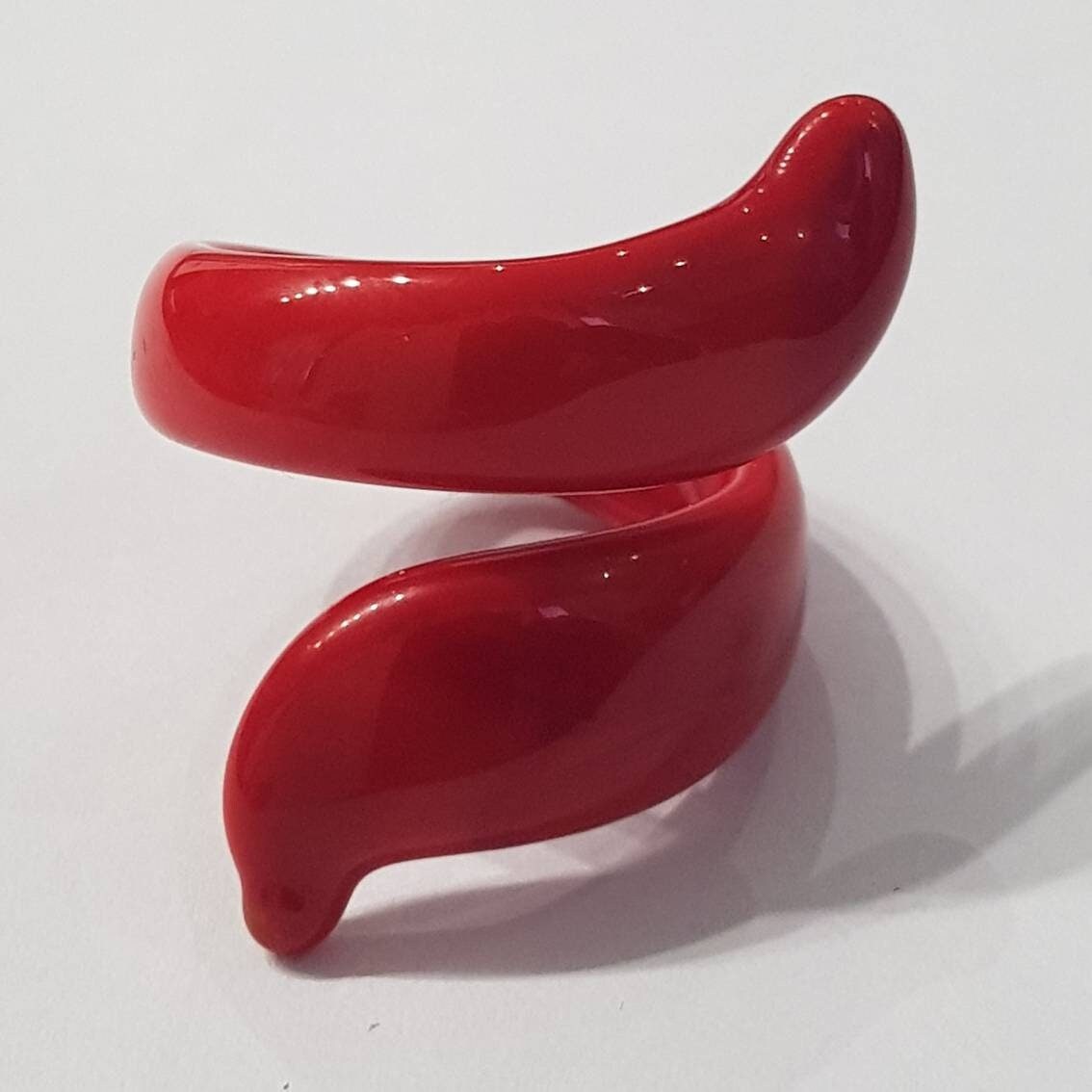 Anello a forma di spirale in vetro di Murano.