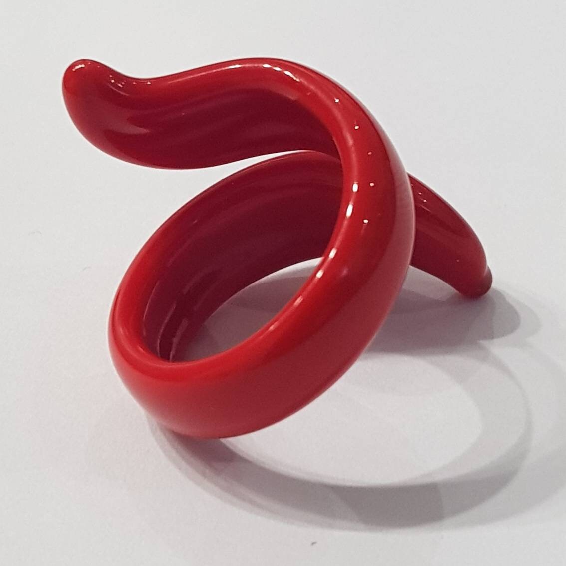 Anello a forma di spirale in vetro di Murano.