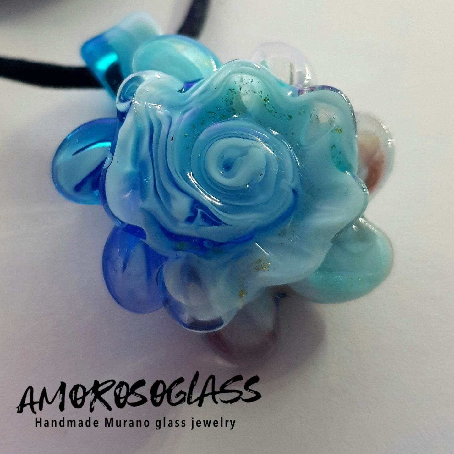 DALIA - colore celeste/blu in vetro di Murano lavorato a lume.