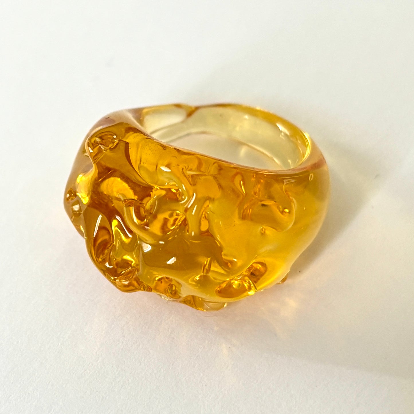 Anello WAVES in vetro di Murano dai colori trasparenti.