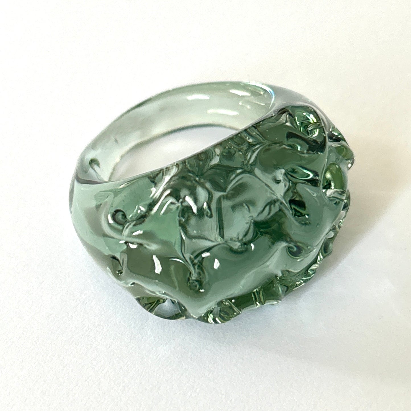 Anello WAVES in vetro di Murano dai colori trasparenti.