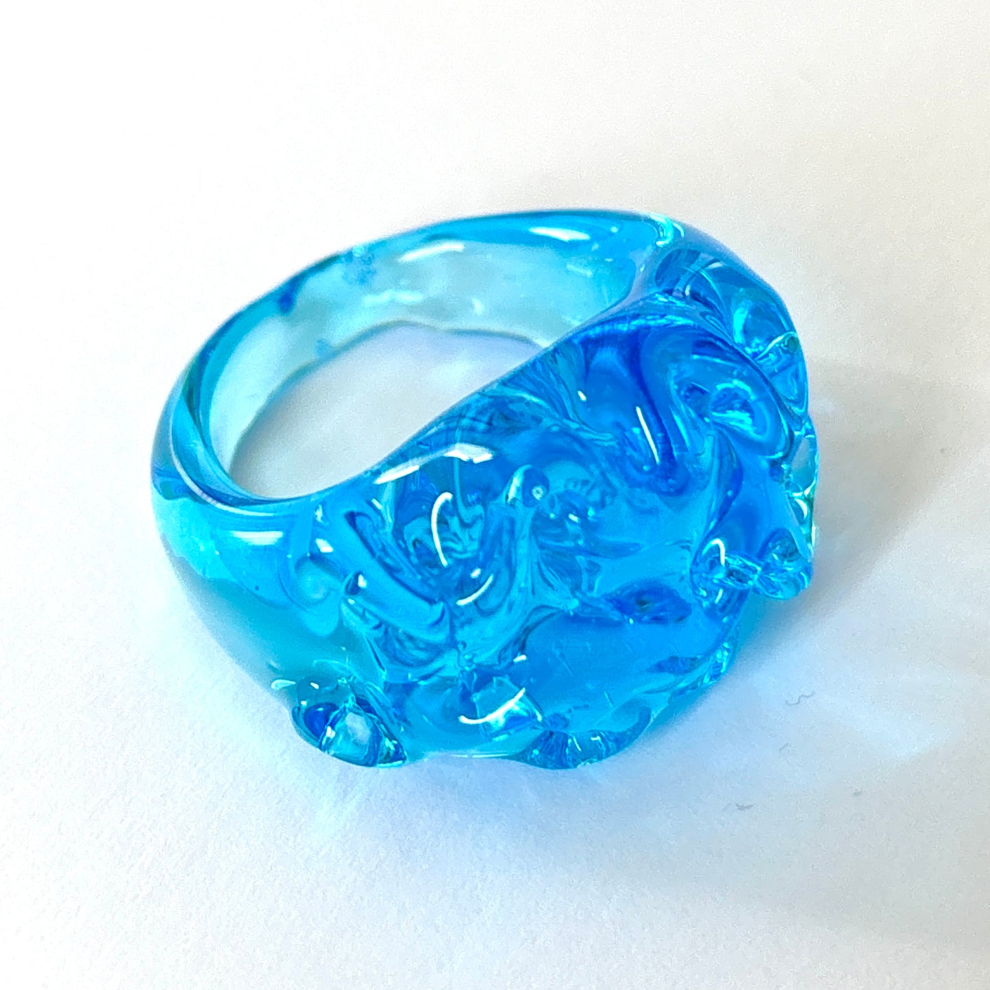 Anello WAVES in vetro di Murano dai colori trasparenti.