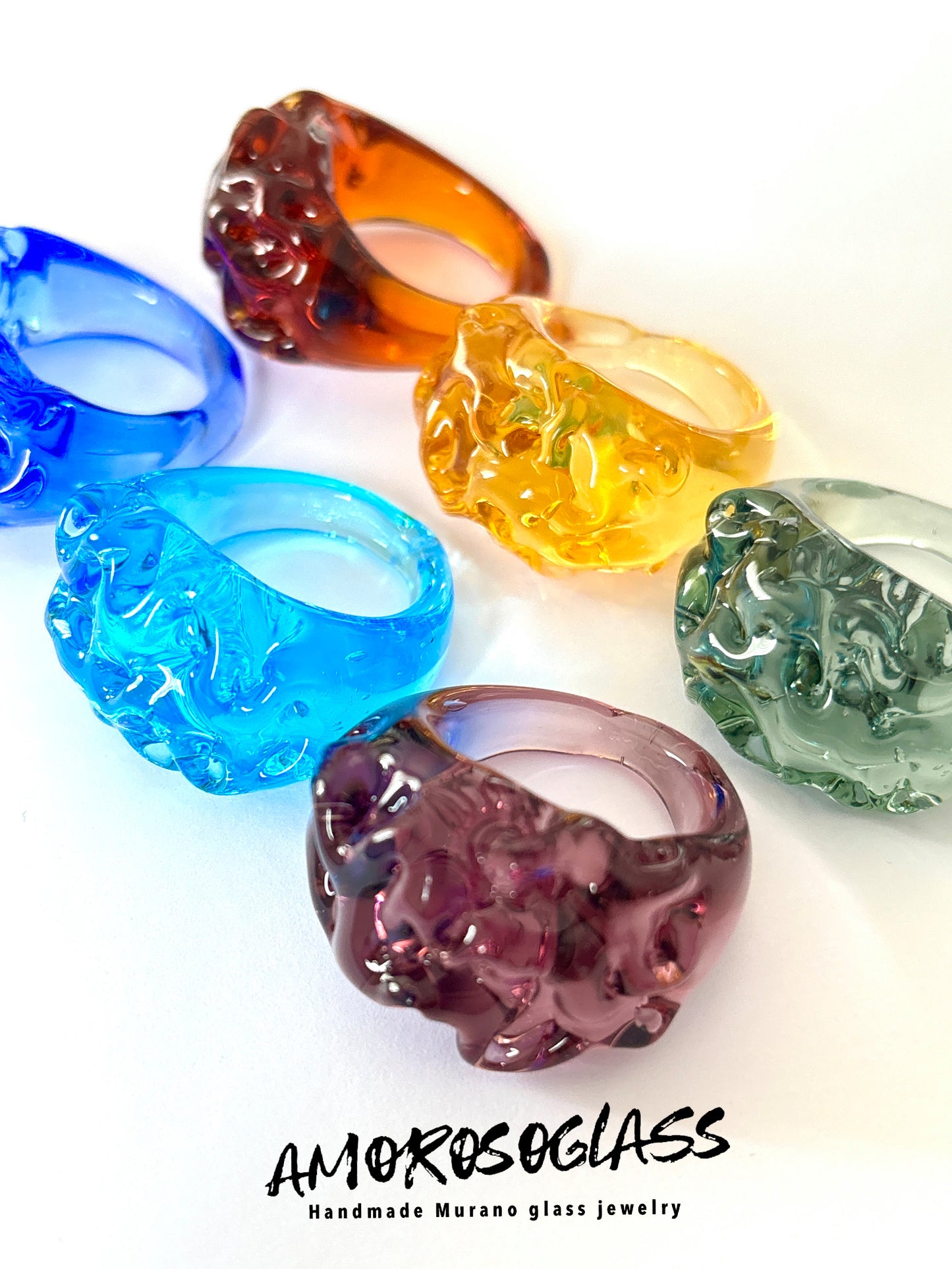 Anello WAVES in vetro di Murano dai colori trasparenti.