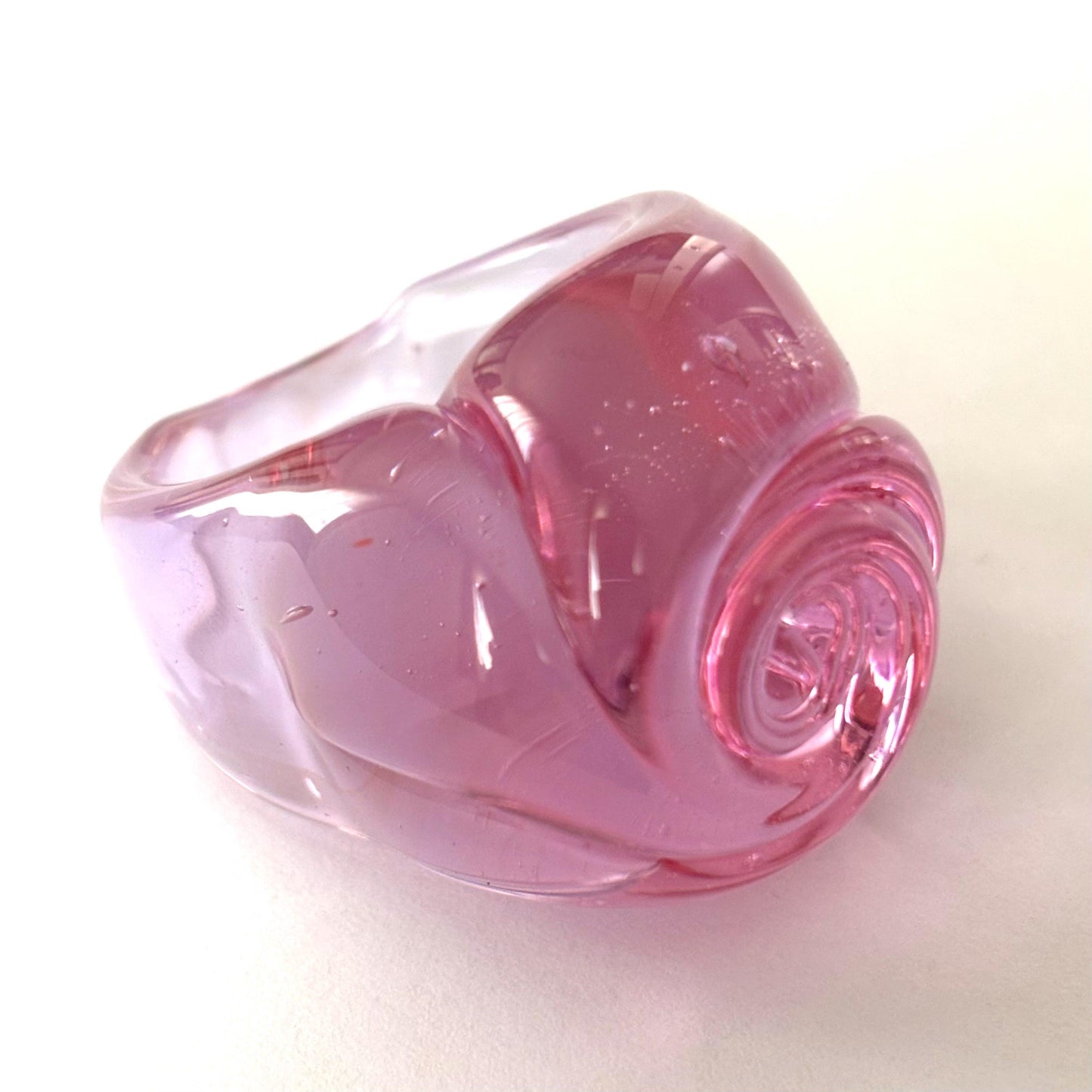 Anello BOCCIOLO in vetro di Murano colore rosato trasparente.