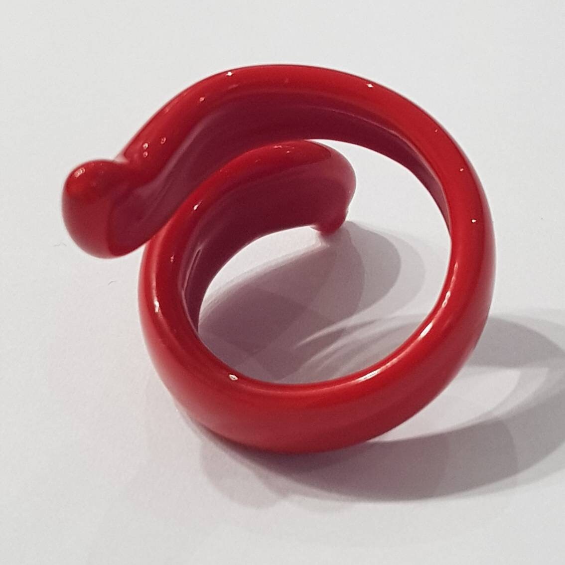 Anello a forma di spirale in vetro di Murano.