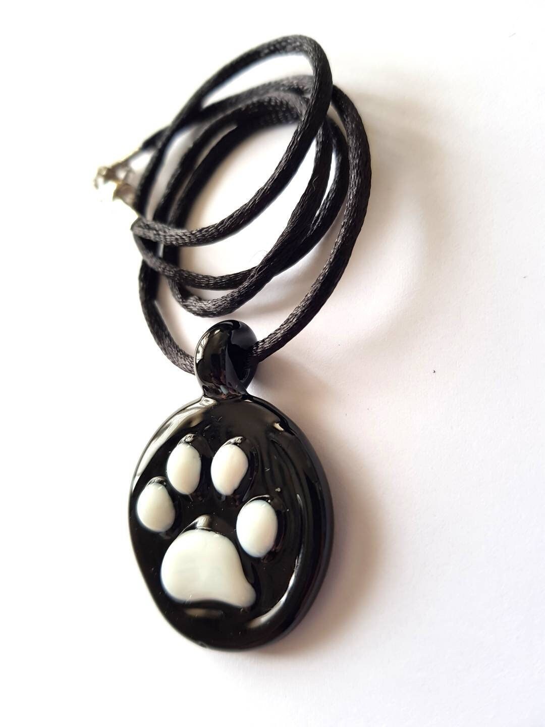 Impronta di zampetta di gatto in vetro di Murano lavorato a lume.