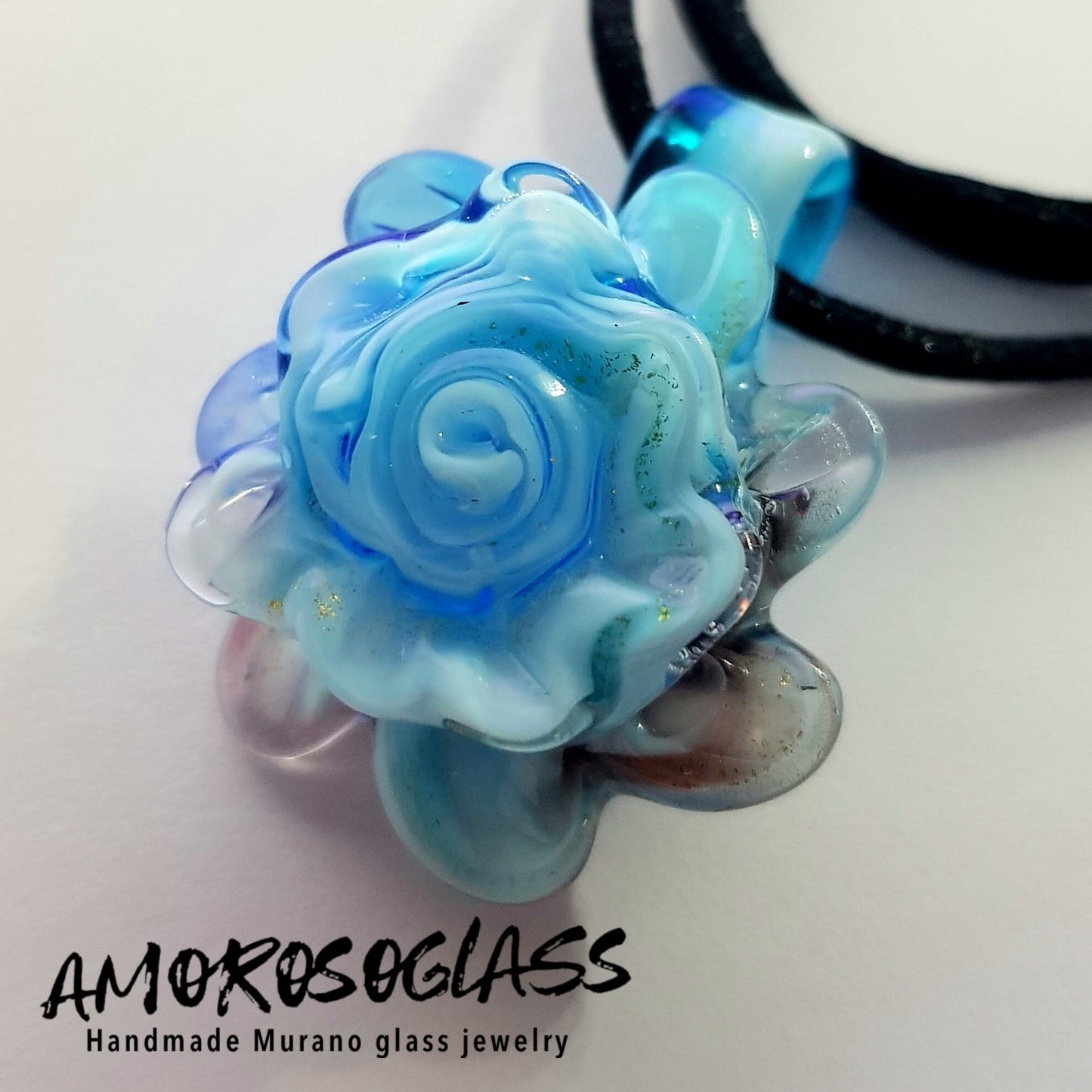 DALIA - colore celeste/blu in vetro di Murano lavorato a lume.