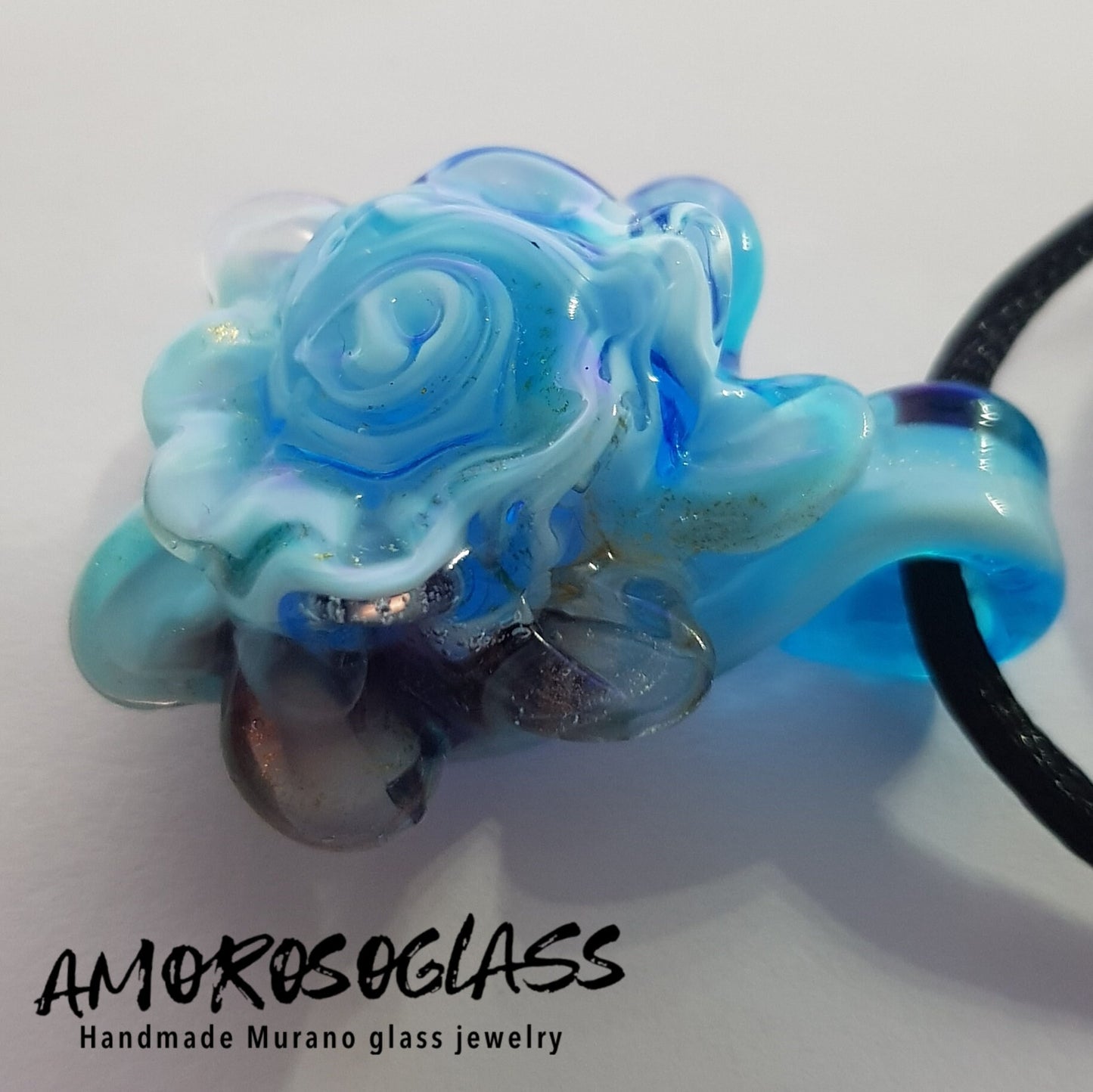 DALIA - colore celeste/blu in vetro di Murano lavorato a lume.