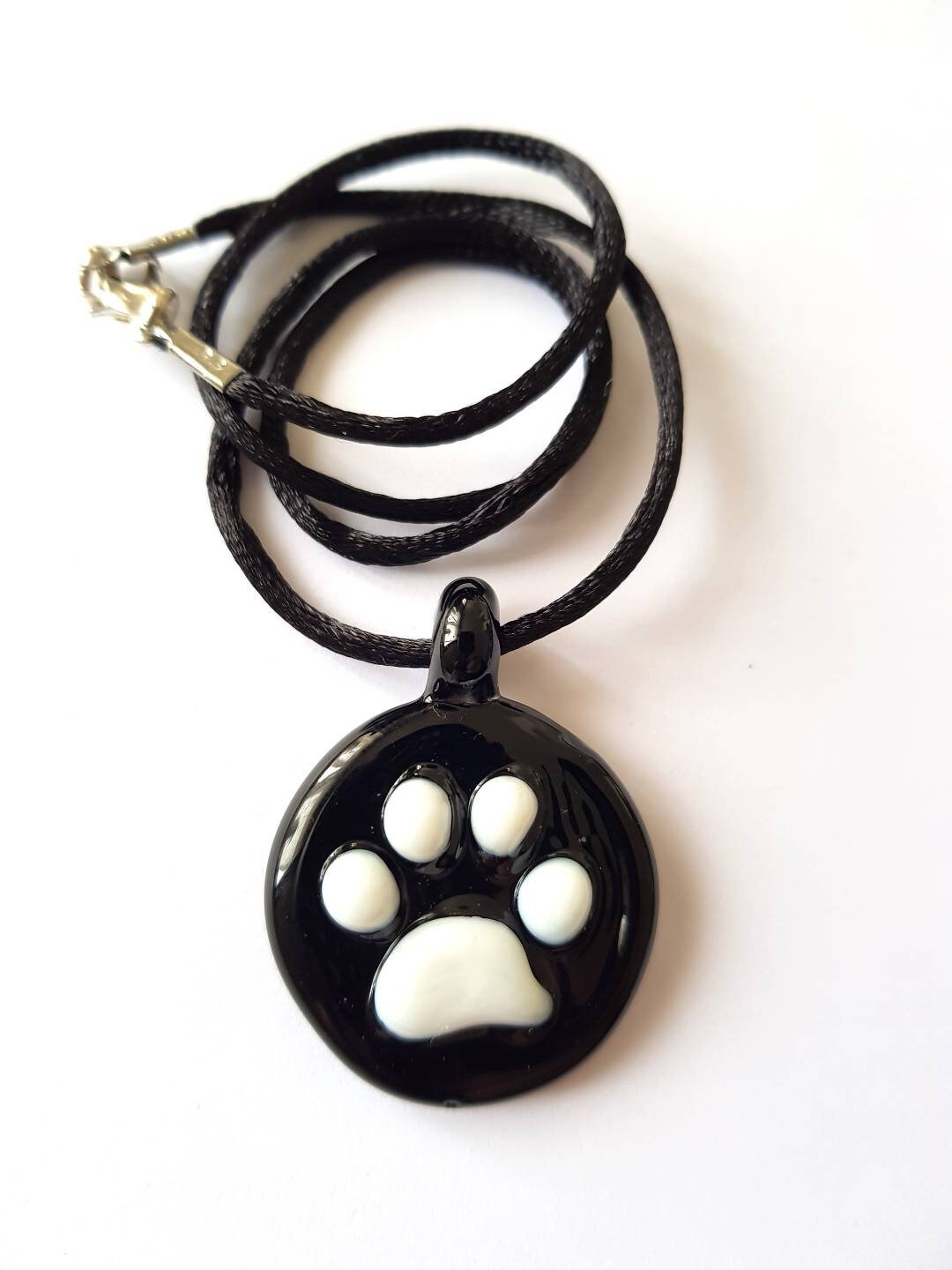 Impronta di zampetta di gatto in vetro di Murano lavorato a lume.