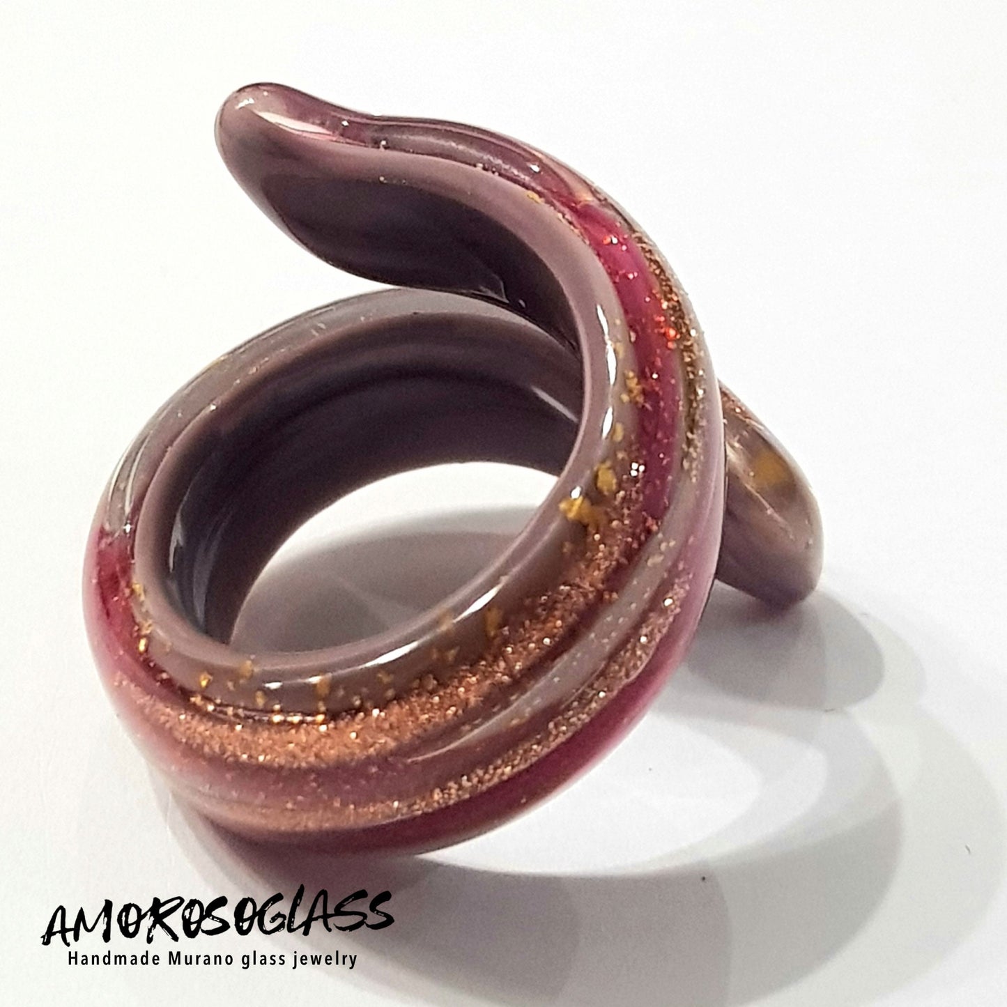 Anello a spirale in vetro di Murano con foglia oro e avventurina.