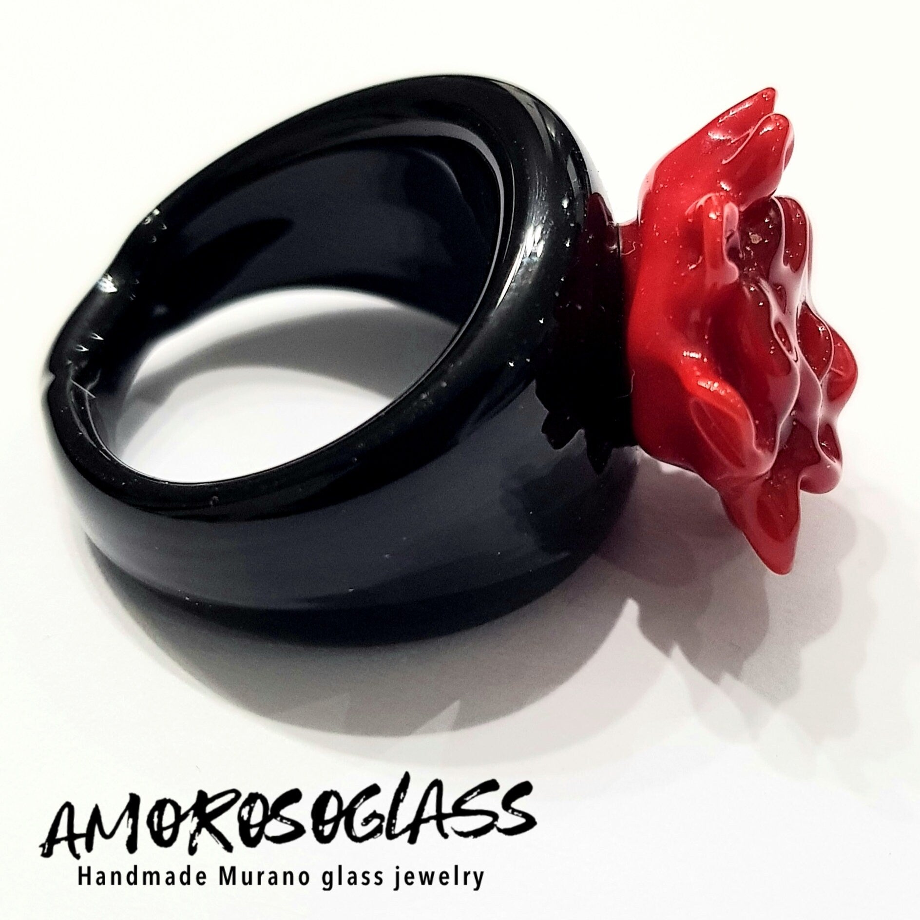 Anello GOTHIC ROSE - con rosa rossa in vetro di Murano lavorato a lume.