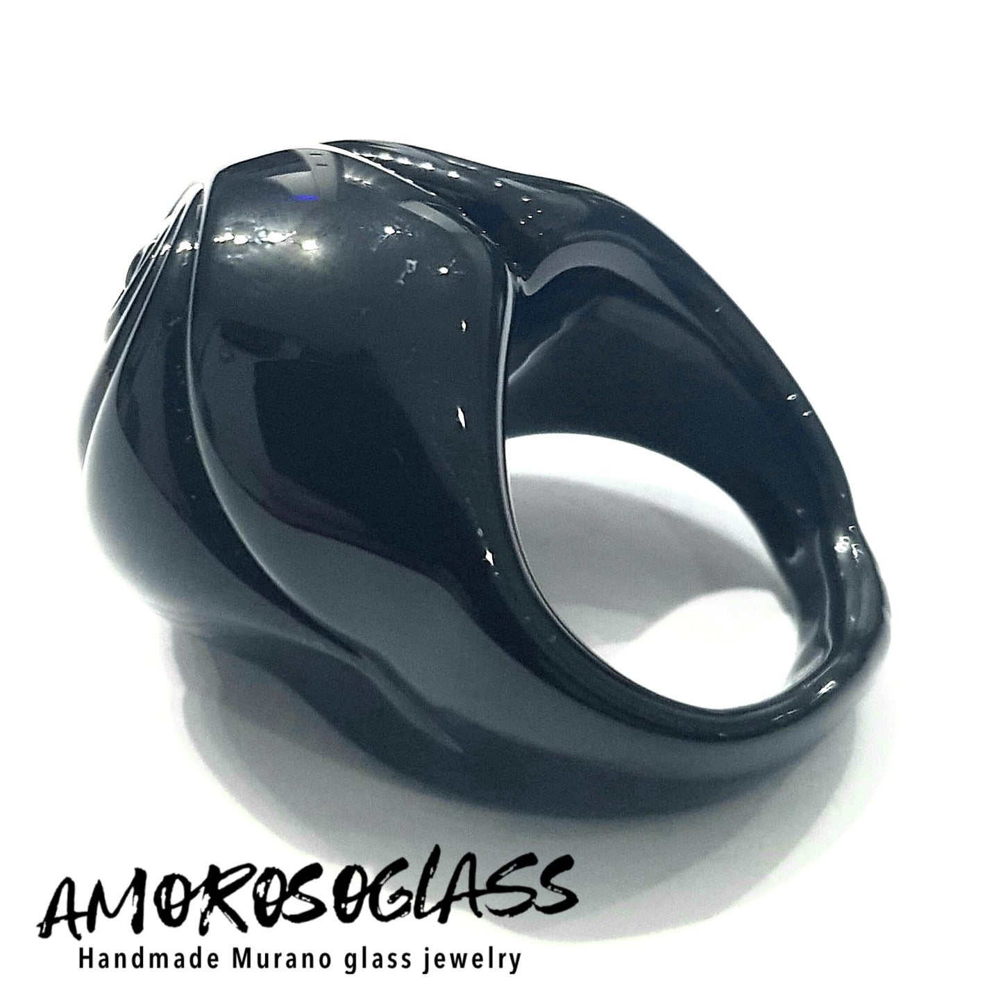 Anello BOCCIOLO in vetro di Murano colore nero.