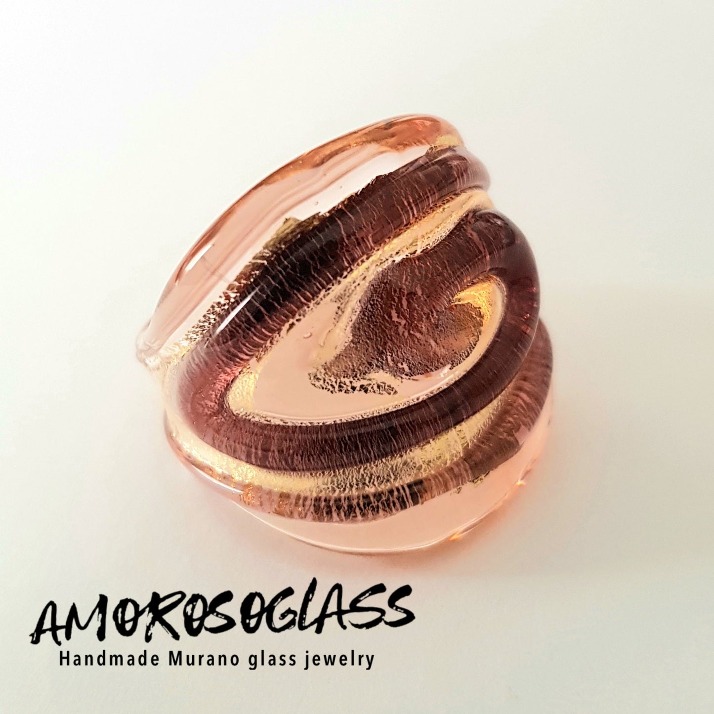 Anello VORTICE a fascia larga base rosa trasparente con foglia oro24kt e vortice ametista trasparente,in vetro di Murano lavorato a lume.