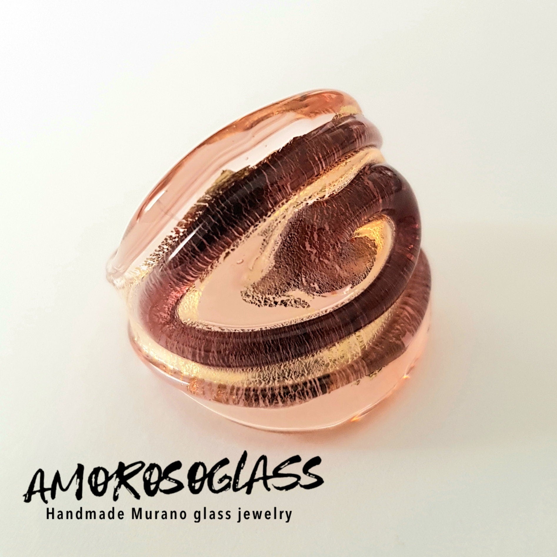 Anello VORTICE a fascia larga base rosa trasparente con foglia oro24kt e vortice ametista trasparente,in vetro di Murano lavorato a lume.